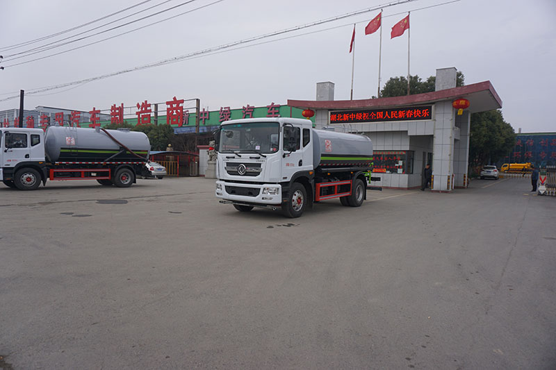 中潔牌XZL5180GSS6型多利卡灑水車(chē)